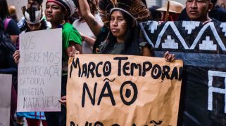 Indigenous people protest against marco temporal.