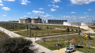 Storage tanks and gas-chilling units